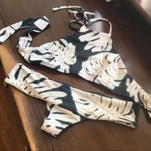 NWT GREENLEE SWIM LEAF Halt bikini top & bottom S2